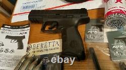 Great Kit! Beretta APX. 177 Caliber BB Gun Semi-Auto 3x Mags, 4x CO2, Holster